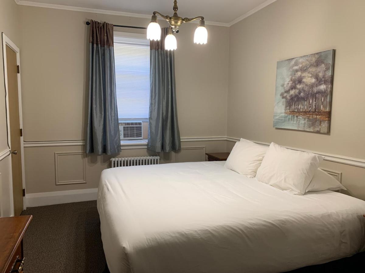 Inn At The Falls Брейсбридж Екстериор снимка