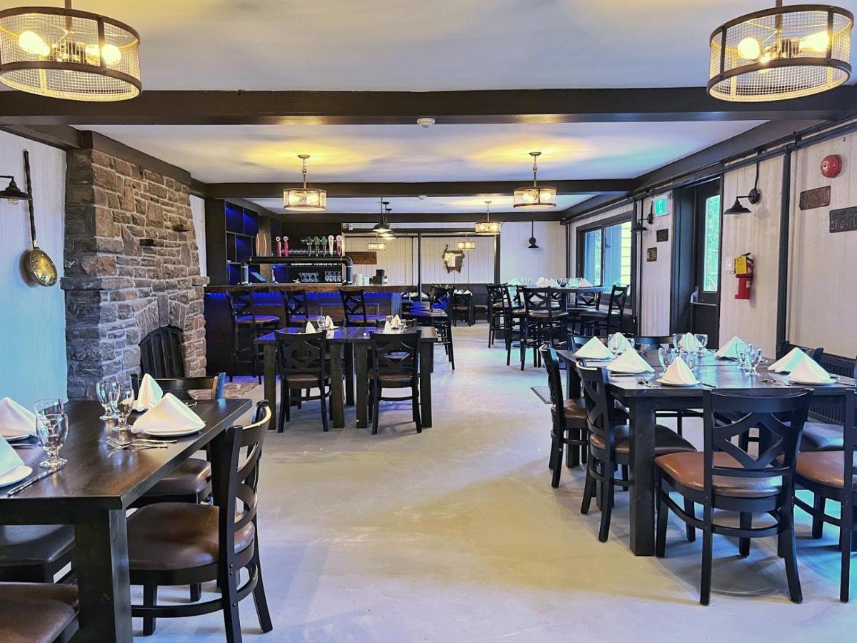 Inn At The Falls Брейсбридж Екстериор снимка