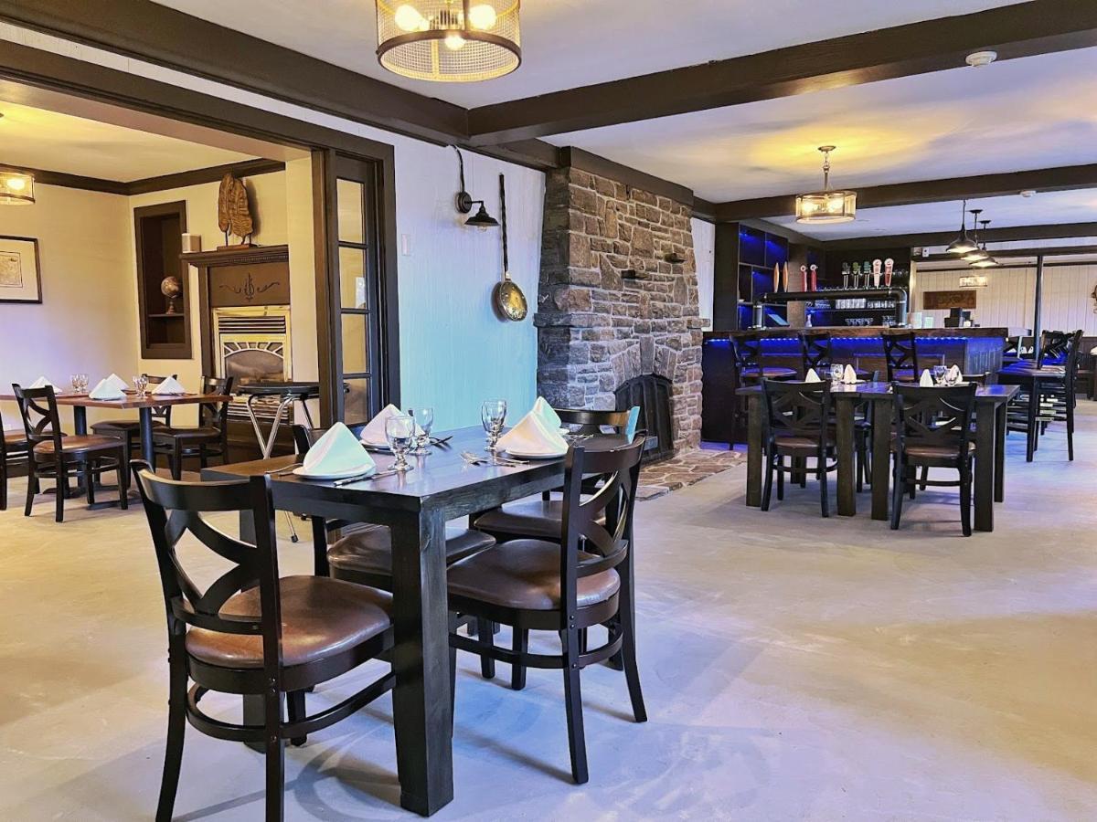 Inn At The Falls Брейсбридж Екстериор снимка