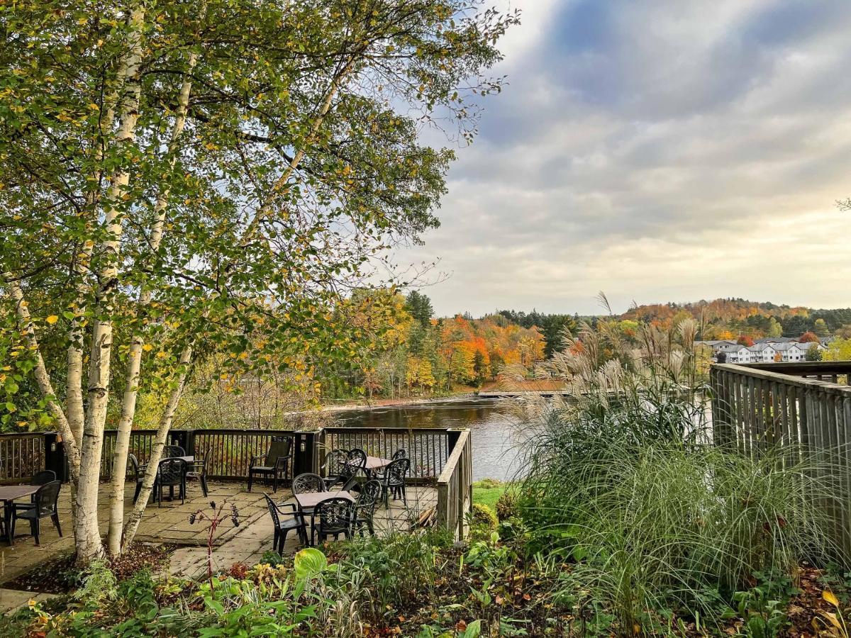 Inn At The Falls Брейсбридж Екстериор снимка