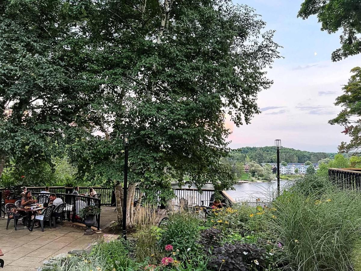 Inn At The Falls Брейсбридж Екстериор снимка