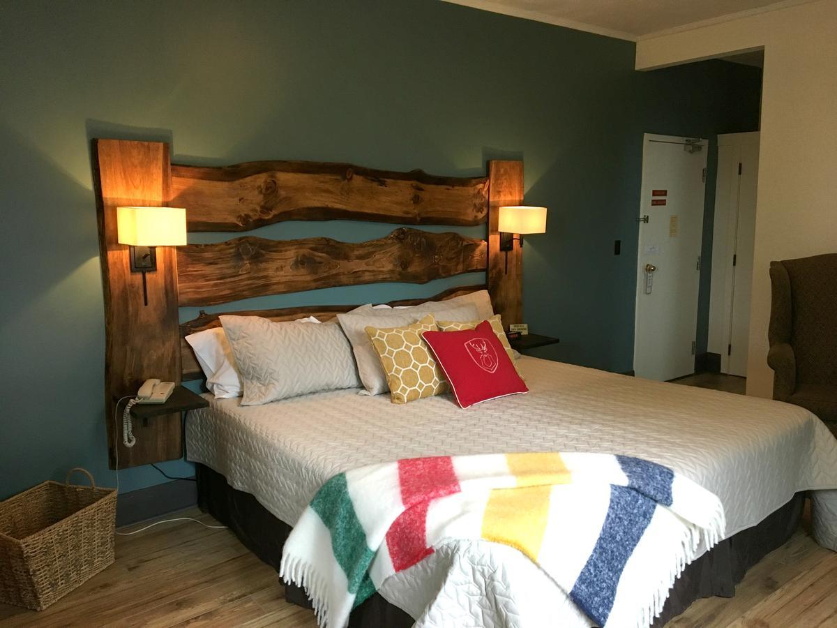 Inn At The Falls Брейсбридж Екстериор снимка