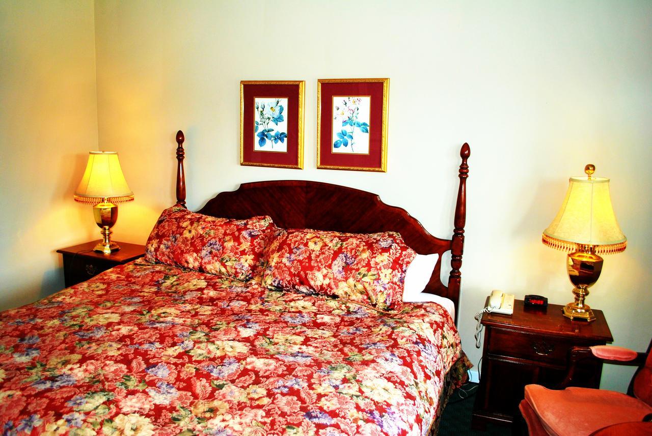 Inn At The Falls Брейсбридж Екстериор снимка