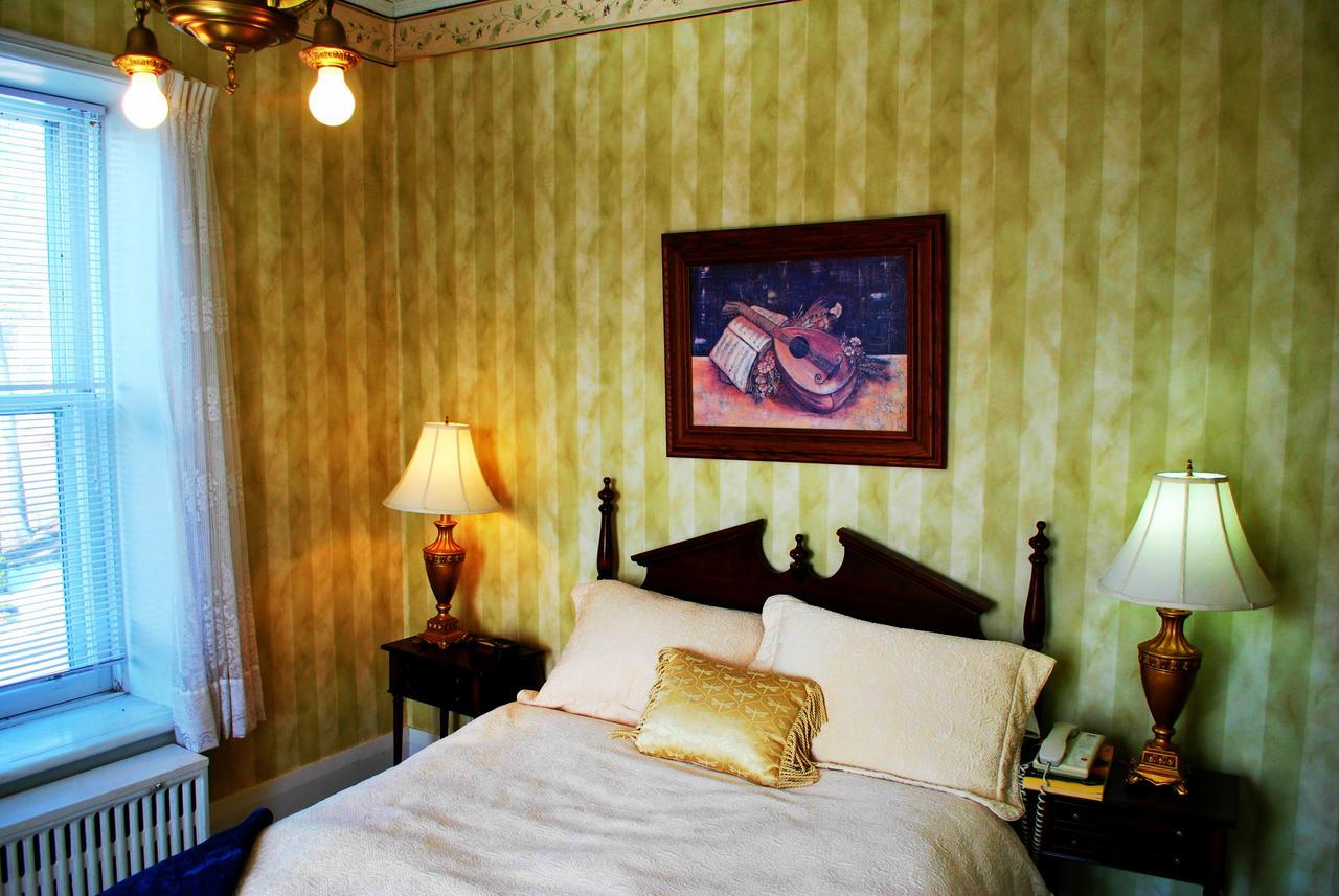 Inn At The Falls Брейсбридж Екстериор снимка
